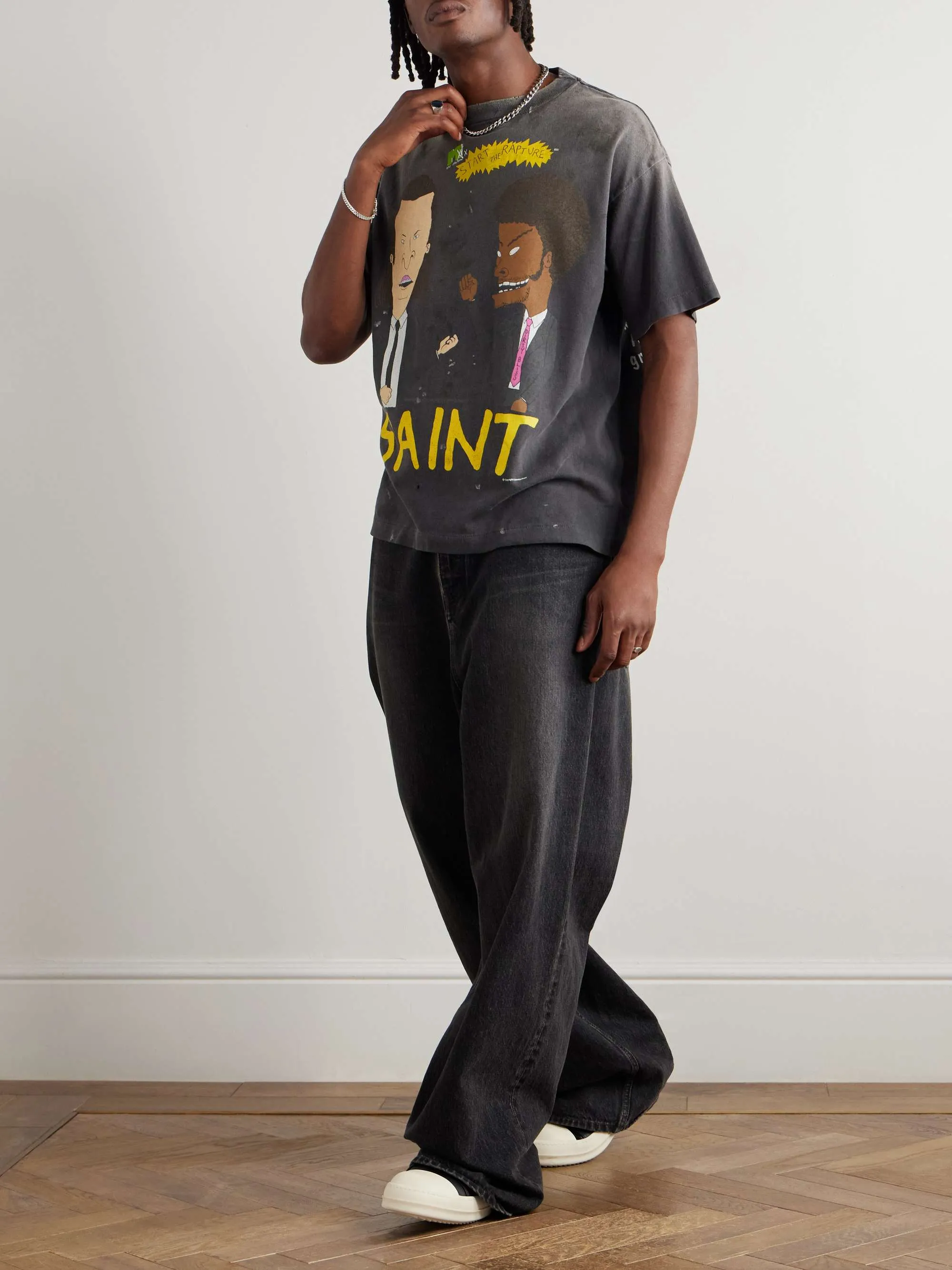 SAINT Mxxxxxx RAPTURE SS TEE/BLK Beavis and Butt-Head anime character TEE. Washed black S-XL. The print is from the characters of the American classic animation "Beavis and Butt-Head". It also pays tribute to the two classic killer characters in "Pulp Fiction". It is very witty and humorous. The whole garment is washed again.